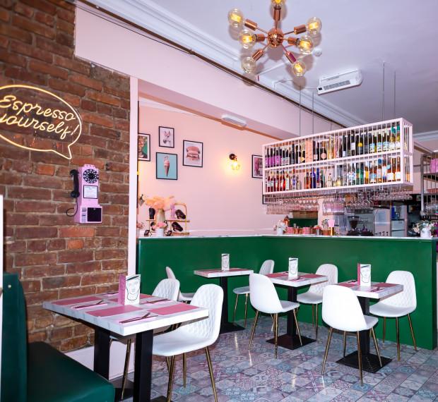 Laila: Pretty Brunch In Old Town, Edinburgh interior 2
