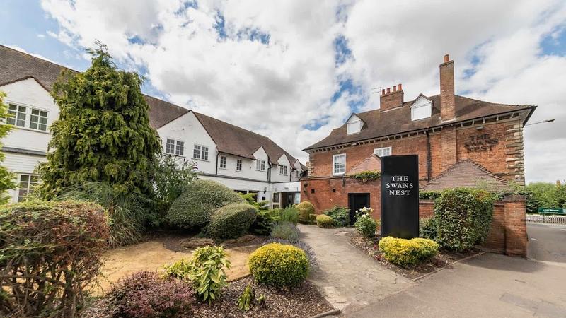 Macdonald Swan's Nest Hotel