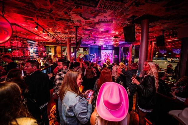 Maggie's: Quirky Country Bar In Glasgow interior 2